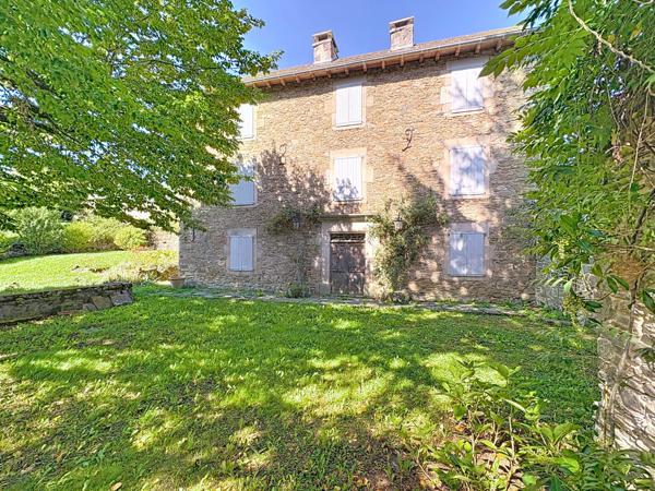 Ségur (12290) Magnifique propriété du 18éme siécle rénovée sur le domaine du Lévezou avec 6 chambres.