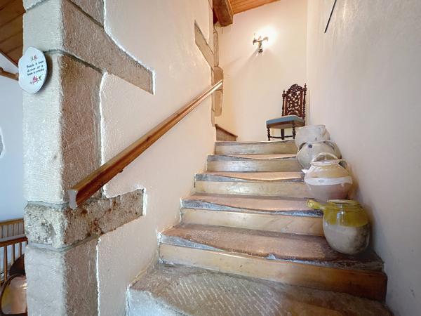 Ségur (12290) Magnifique propriété du 18éme siécle rénovée sur le domaine du Lévezou avec 6 chambres.