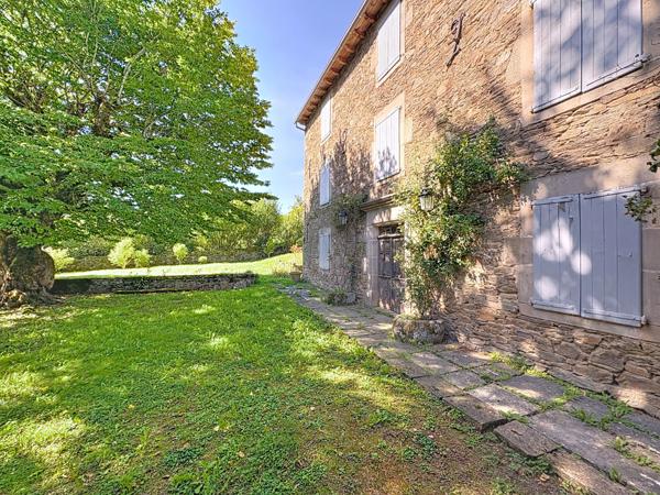 Ségur (12290) Magnifique propriété du 18éme siécle rénovée sur le domaine du Lévezou avec 6 chambres.