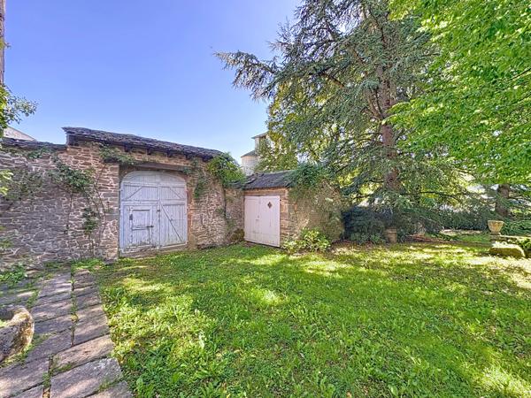 Ségur (12290) Magnifique propriété du 18éme siécle rénovée sur le domaine du Lévezou avec 6 chambres.