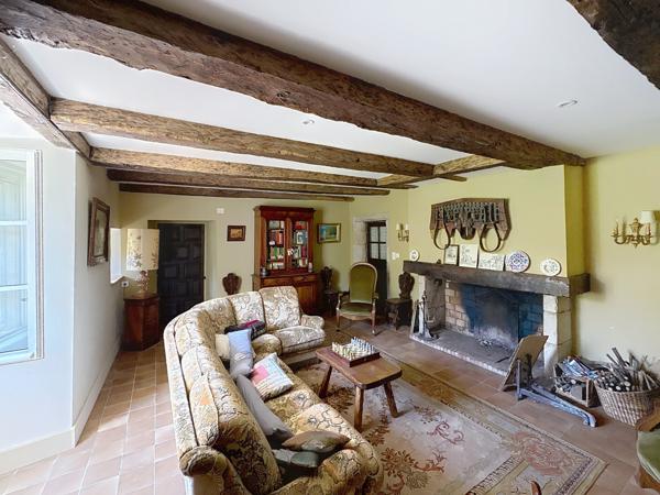 Ségur (12290) Magnifique propriété du 18éme siécle rénovée sur le domaine du Lévezou avec 6 chambres.