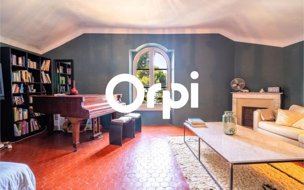 Maison à vendre    6 pièces • 220 m2 Carqueiranne