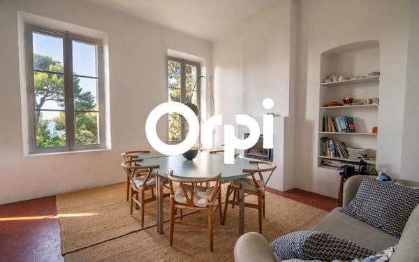 Maison à vendre    6 pièces • 220 m2 Carqueiranne