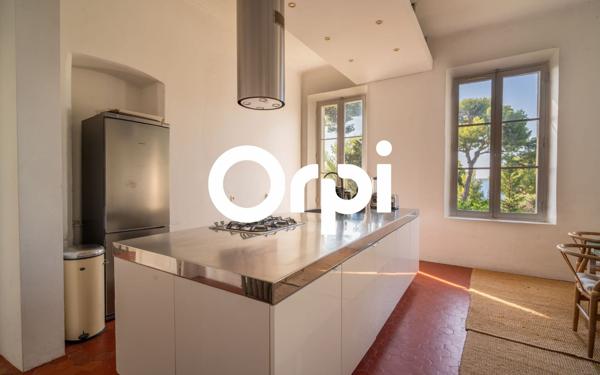 Maison à vendre    6 pièces • 220 m2 Carqueiranne