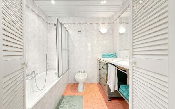 Appartement à vendre    3 pièces • 131 m2 Nice