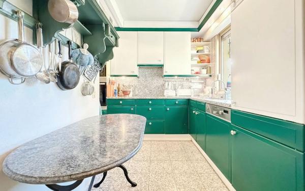 Appartement à vendre    3 pièces • 131 m2 Nice