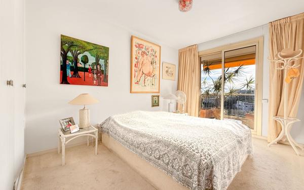 Appartement à vendre    3 pièces • 131 m2 Nice