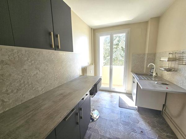 Appartement à louer, 2 pièces - Meyzieu 69330