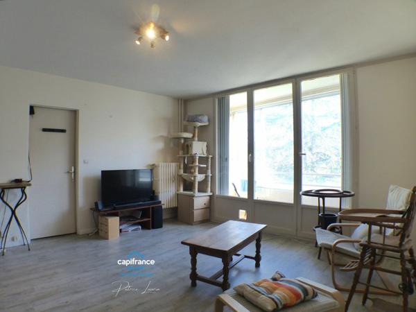 Dpt Côte d'Or (21), à vendre CHENOVE appartement T4 de 82 m² avec balcon et ascenseur