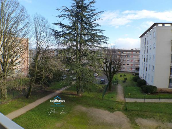 Dpt Côte d'Or (21), à vendre CHENOVE appartement T4 de 82 m² avec balcon et ascenseur