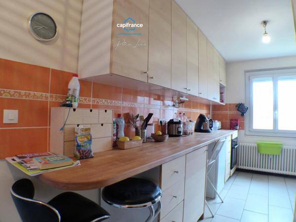 Dpt Côte d'Or (21), à vendre CHENOVE appartement T4 de 82 m² avec balcon et ascenseur