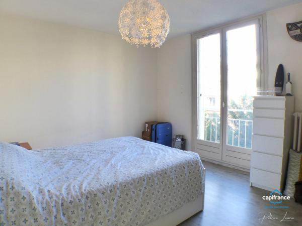 Dpt Côte d'Or (21), à vendre CHENOVE appartement T4 de 82 m² avec balcon et ascenseur