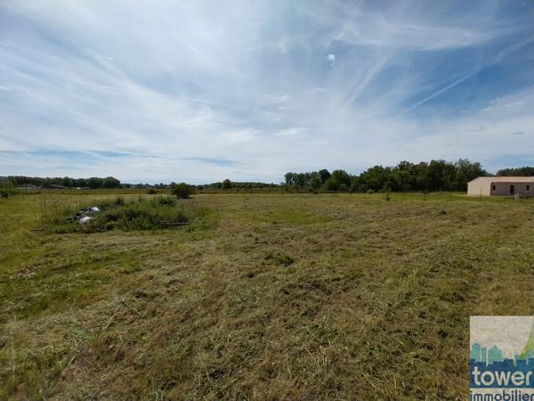 terrain de 1881m² viabilisé, au calme