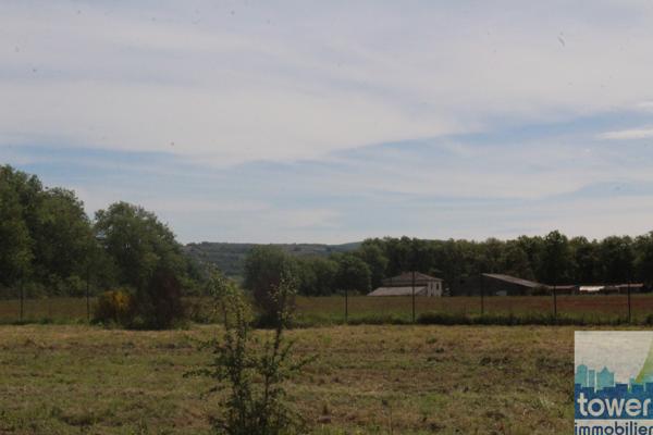 terrain de 1881m² viabilisé, au calme