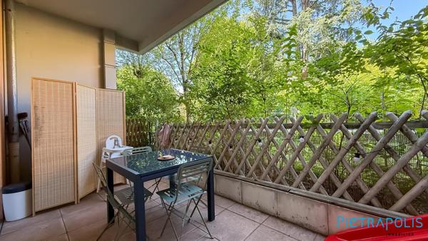 T3  Croix -Rousse bel hauteurs sous plafond avec terrasse et box fermé