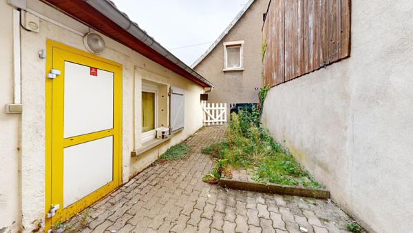 Appartement 95 m2 ,5 pièces 3 chambres , 25 m se terrain