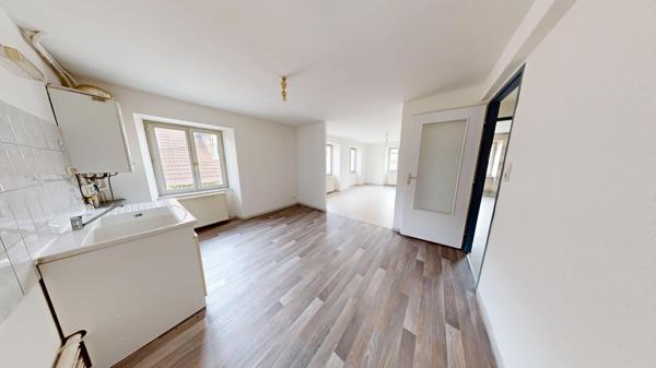 Appartement 95 m2 ,5 pièces 3 chambres , 25 m se terrain
