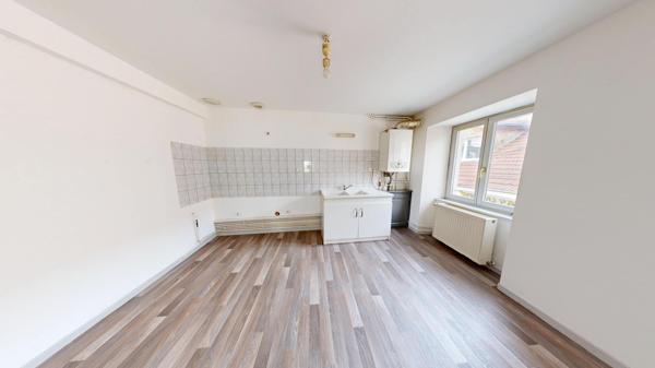 Appartement 95 m2 ,5 pièces 3 chambres , 25 m se terrain