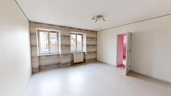 Appartement 95 m2 ,5 pièces 3 chambres , 25 m se terrain