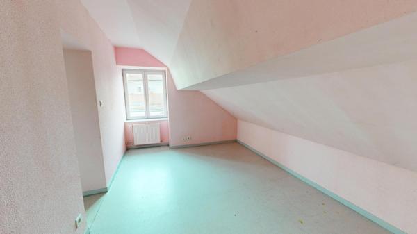 Appartement 95 m2 ,5 pièces 3 chambres , 25 m se terrain