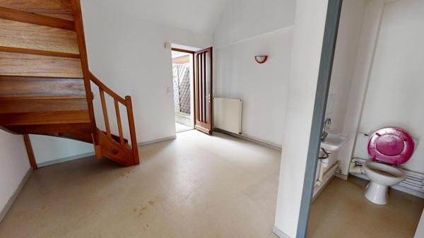 Appartement 95 m2 ,5 pièces 3 chambres , 25 m se terrain