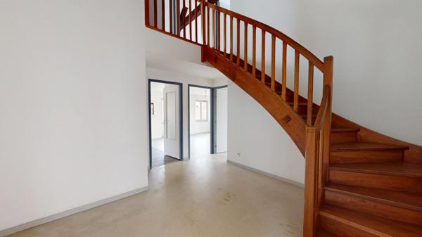 Appartement 95 m2 ,5 pièces 3 chambres , 25 m se terrain