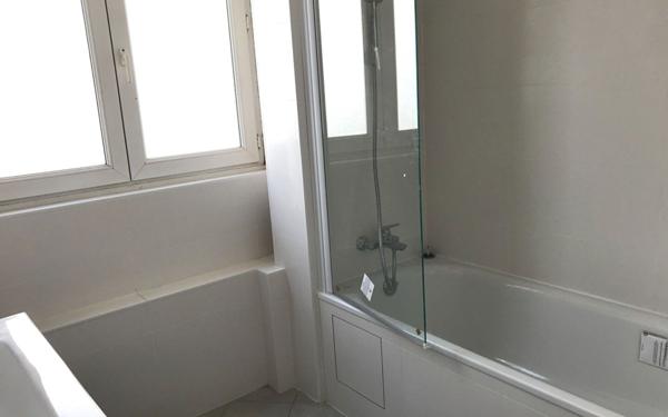 Appartement à louer    4 pièces • 54,96 m2 Lyon 4