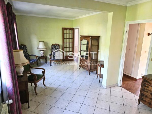 2/5 chambres de plain pied ( 3ème possible), sous sol semi enterré, 240 m 2 au sol,