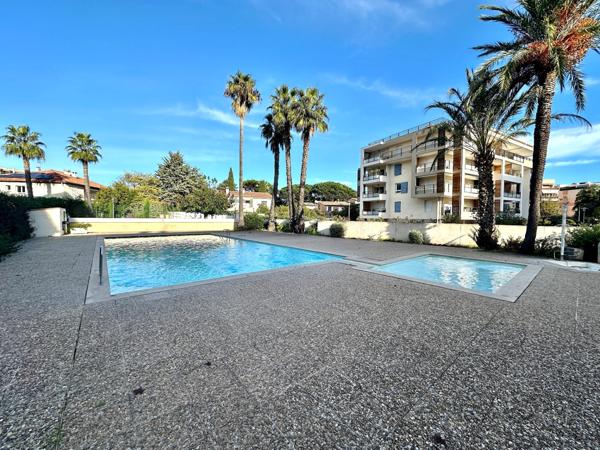 SUPERBE 3 PIECES PROCHE CENTRE VILLE ENTIEREMENT RENOVE DANS RESIDENCE AVEC PISCINE