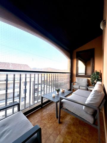 SUPERBE 3 PIECES PROCHE CENTRE VILLE ENTIEREMENT RENOVE DANS RESIDENCE AVEC PISCINE