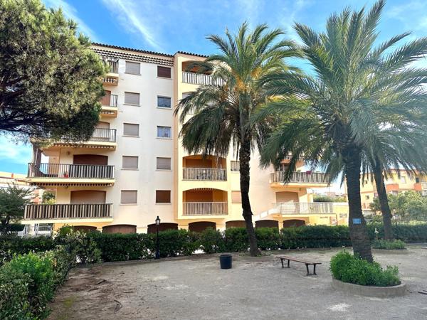 SUPERBE 3 PIECES PROCHE CENTRE VILLE ENTIEREMENT RENOVE DANS RESIDENCE AVEC PISCINE