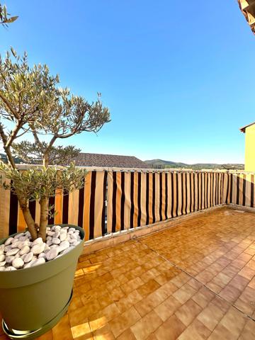 SUPERBE 3 PIECES PROCHE CENTRE VILLE ENTIEREMENT RENOVE DANS RESIDENCE AVEC PISCINE