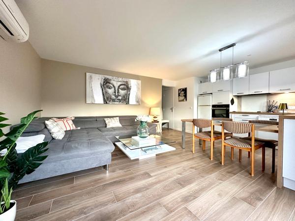 SUPERBE 3 PIECES PROCHE CENTRE VILLE ENTIEREMENT RENOVE DANS RESIDENCE AVEC PISCINE