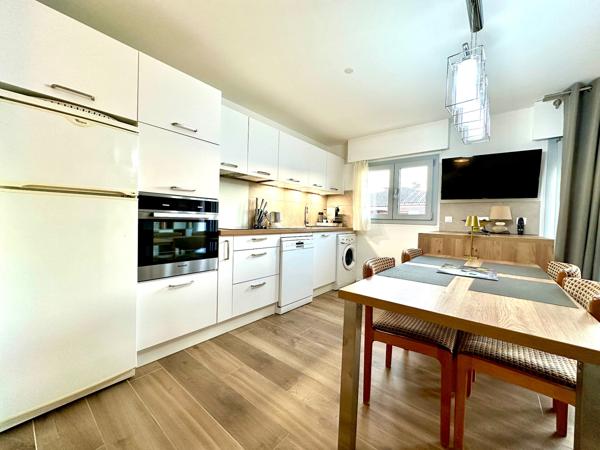 SUPERBE 3 PIECES PROCHE CENTRE VILLE ENTIEREMENT RENOVE DANS RESIDENCE AVEC PISCINE