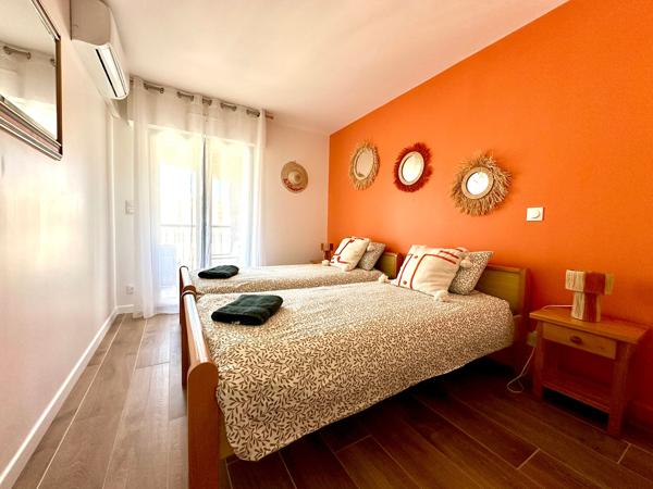 SUPERBE 3 PIECES PROCHE CENTRE VILLE ENTIEREMENT RENOVE DANS RESIDENCE AVEC PISCINE