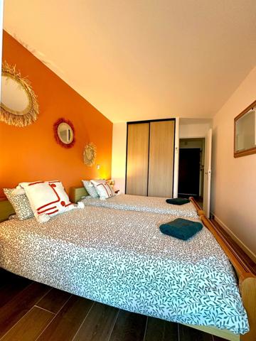 SUPERBE 3 PIECES PROCHE CENTRE VILLE ENTIEREMENT RENOVE DANS RESIDENCE AVEC PISCINE