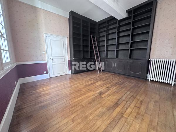 Orléans (45000) ORLEANS (45) – Centre / Cathédrale – Foncier sur 3 niveaux 360 m² /sol - Investisseurs