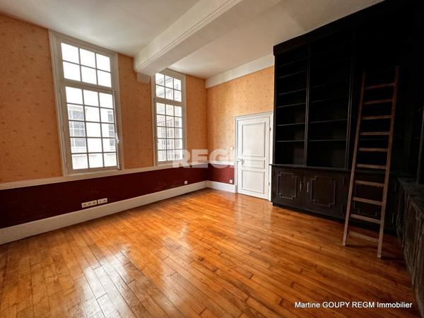 Orléans (45000) ORLEANS (45) – Centre / Cathédrale – Foncier sur 3 niveaux 360 m² /sol - Investisseurs