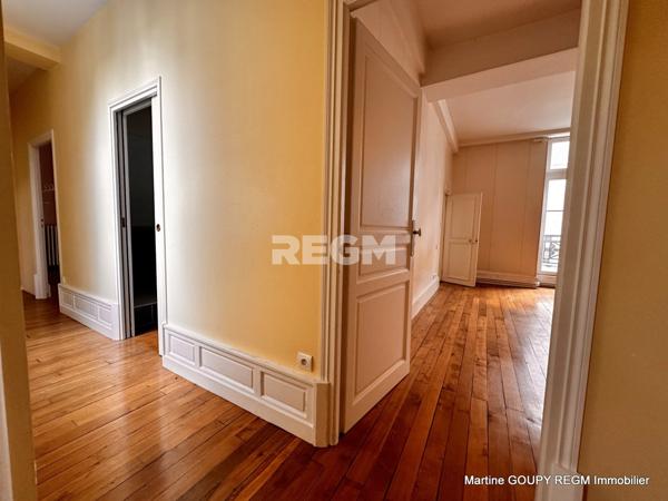 Orléans (45000) ORLEANS (45) – Centre / Cathédrale – Foncier sur 3 niveaux 360 m² /sol - Investisseurs