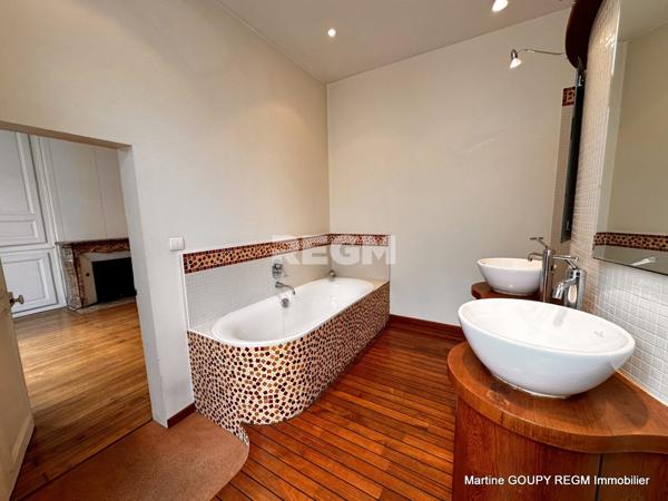 Orléans (45000) ORLEANS (45) – Centre / Cathédrale – Foncier sur 3 niveaux 360 m² /sol - Investisseurs