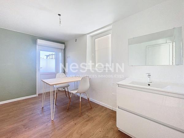 Maison Bourgeoise à vendre Terrasson Lavilledieu 280 m2, beaux volumes, 3 chambres dont une suite parentale, salon-salle à manger 60m2, Cuisine 20 m2, salle de détente 30m2, Garage 60m2, Dépendance 45m2, terrain arboré, Vue imprenable