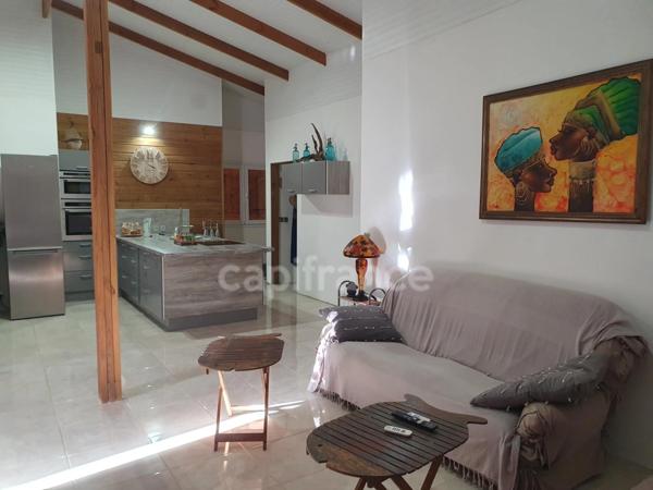 SUBERBE VILLA BIOCLIMATIQUE AVEC PISCINE + Un T2 A LE MARIN