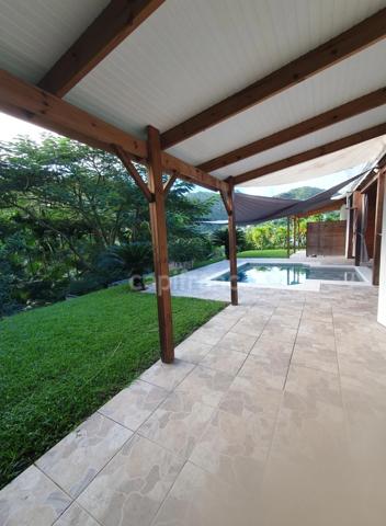 SUBERBE VILLA BIOCLIMATIQUE AVEC PISCINE + Un T2 A LE MARIN