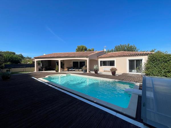 Villa Mimet 7 Pièces 230 m² .T2 Indépendant Loué . Terrain 1 200 m² . Piscine. Stationnement 6 Voitures. Pas de travaux. Calme