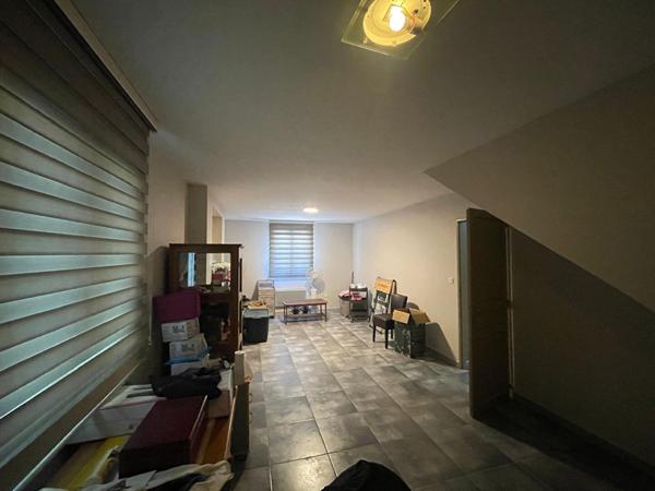 Villa Mimet 7 Pièces 230 m² .T2 Indépendant Loué . Terrain 1 200 m² . Piscine. Stationnement 6 Voitures. Pas de travaux. Calme