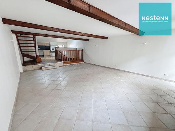 Maison de ville lumineuse avec cour privée et stationnement ! idéal pour famille - Montbrison