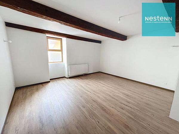 Maison de ville lumineuse avec cour privée et stationnement ! idéal pour famille - Montbrison