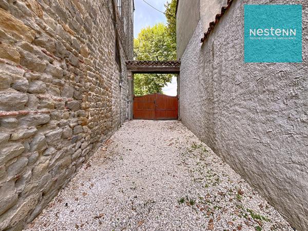 Maison de ville lumineuse avec cour privée et stationnement ! idéal pour famille - Montbrison