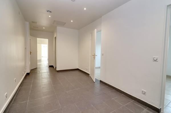 Location local commercial Conflans-Sainte-Honorine - 85 m² - 1 600 €/mois