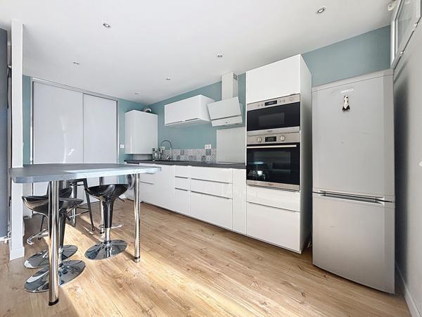 Appartement à louer La Roche Sur Yon : 4 pièces, 77m² avec 3 chambre(s) à 950€ - AJP Immobilier La Roche-sur-Yon